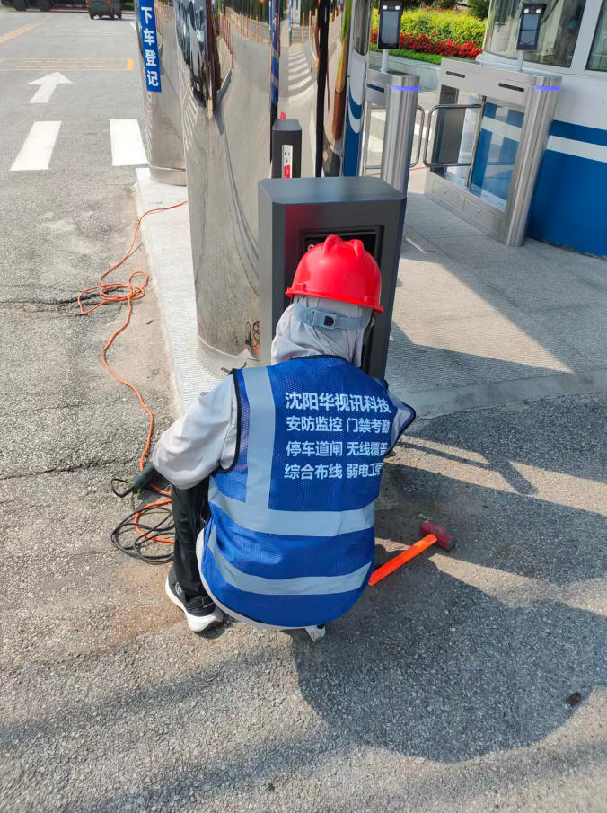 辽宁天湖啤酒有限责任公司 栅栏道闸施工.jpg