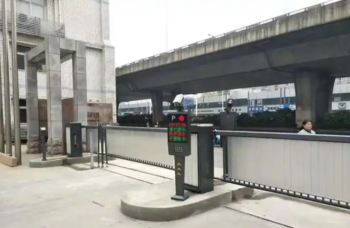 工地广告道闸001.png